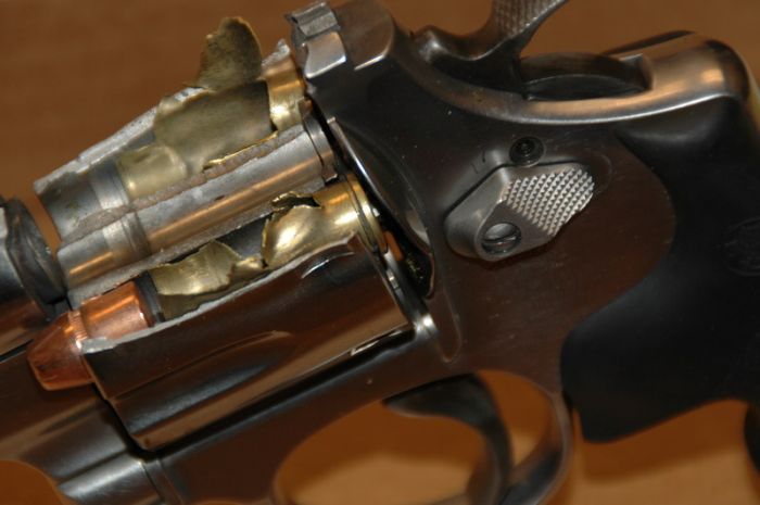 Damaged Gun (4 pics)