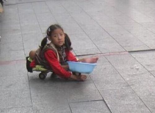 Girl Beggar from China (6 pics)