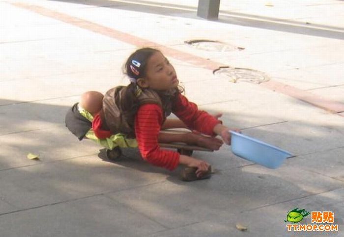 Girl Beggar from China (6 pics)