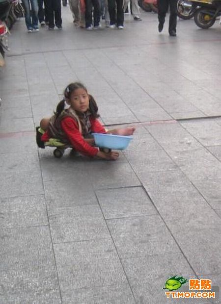 Girl Beggar from China (6 pics)