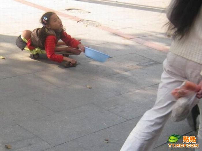 Girl Beggar from China (6 pics)