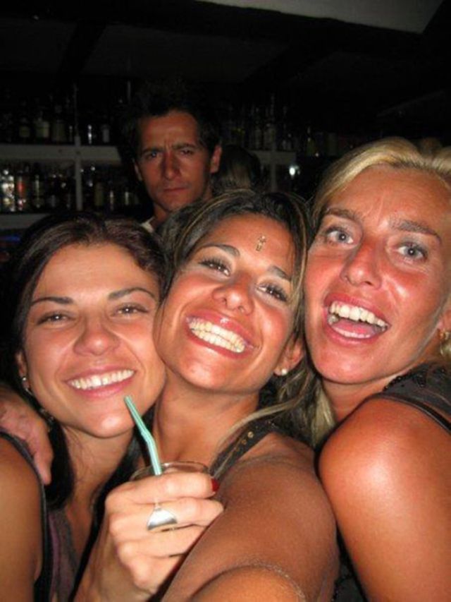 Smiling Girl from Brazil (11 pics)