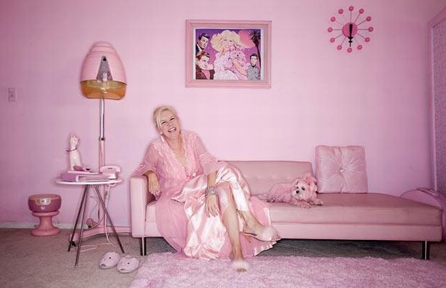 The Woman Who Loves Pink (14 pics)