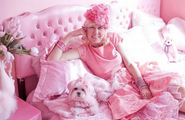 The Woman Who Loves Pink (14 pics)