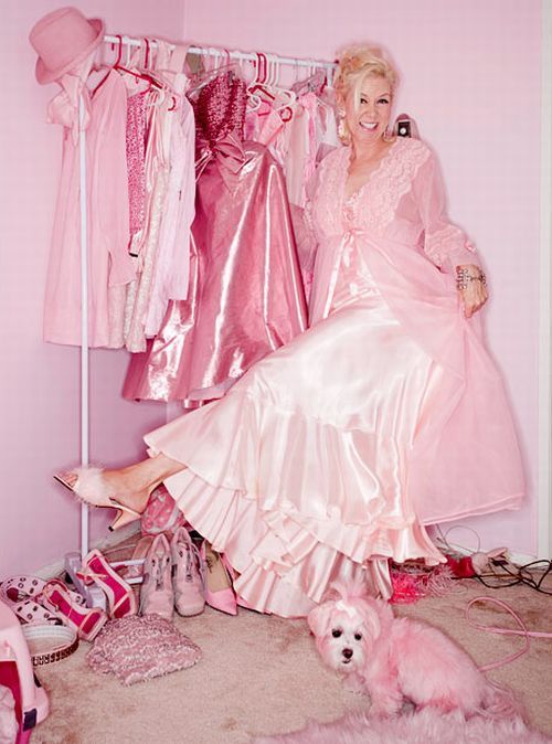 The Woman Who Loves Pink (14 pics)