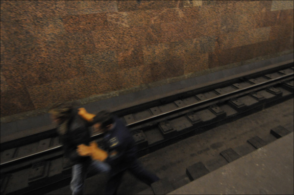 Suicide Attempt in Subway, Saint Petersburg, Russia (5 pics)