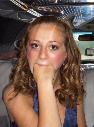 Hot Girls with Fists in Their Mouths (21 pics)