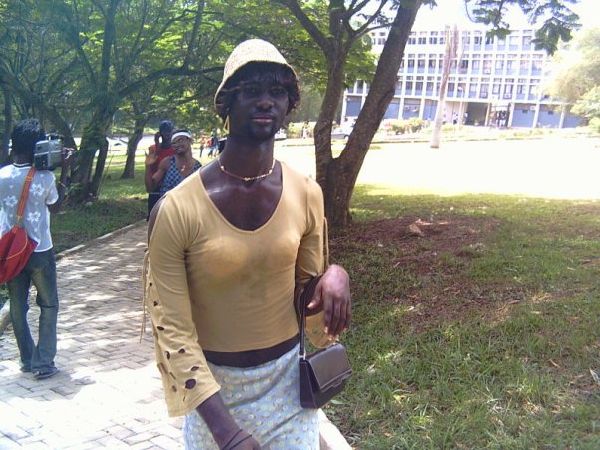 African Transvestite Parade (23 pics)