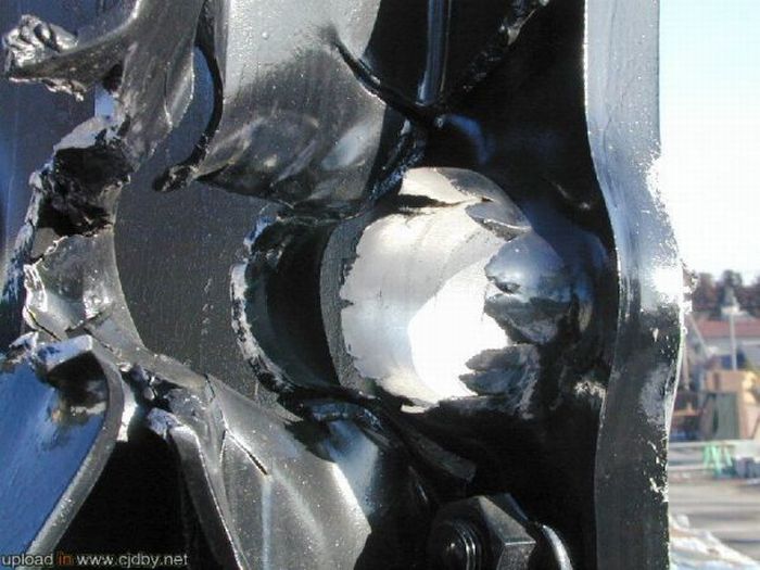 Damage Caused by Armor-Piercing Shells (13 pics)