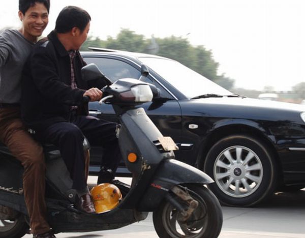 How to tow a scooter (4 pics)