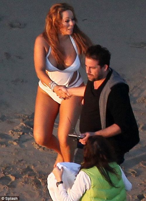 Mariah Carey looks... fat? (7 pics)