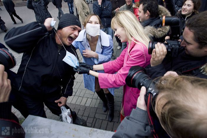 Ukrainian Girls Protest Against Swine Flu (14 pics)
