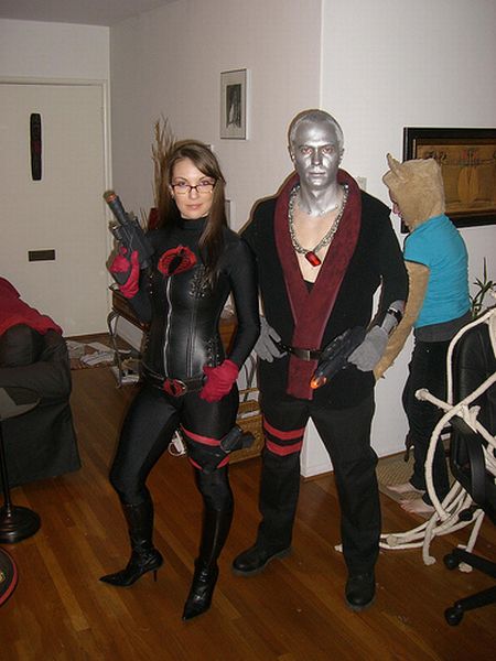 Halloween Costumes Based Entirely on 2009 (23 pics)