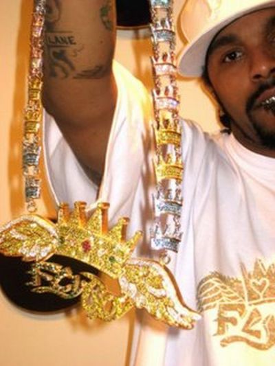 Most Ridiculous Rapper Chains (22 pics)