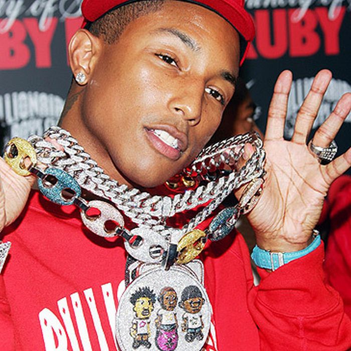 Most Ridiculous Rapper Chains (22 pics)