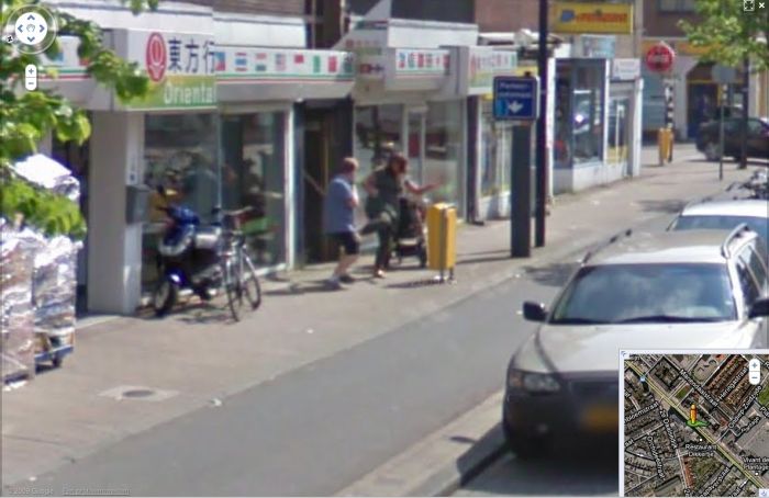Streetfight on Google Streetview (3 pics)