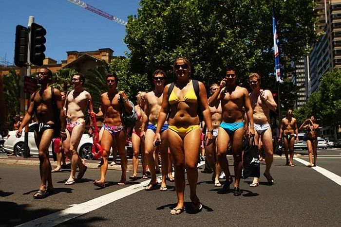 Swimsuit Parade in Sydney (23 pics)