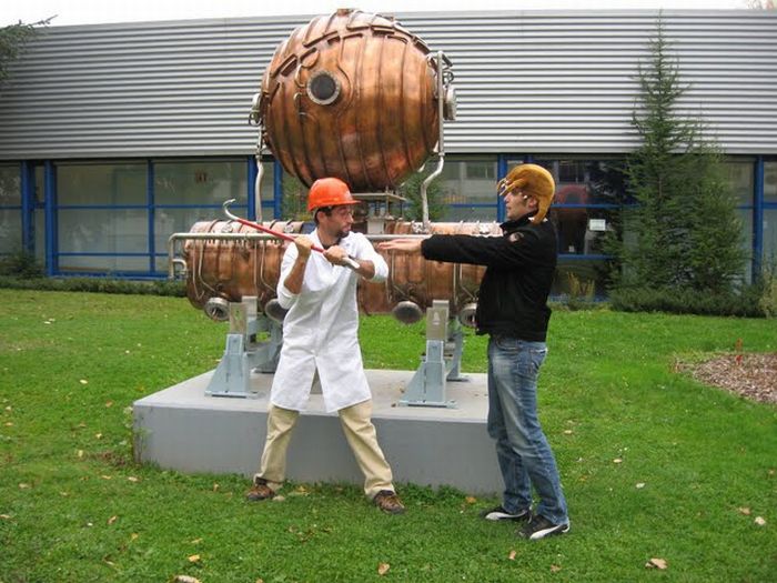 Gordon Freeman at CERN (23 pics)