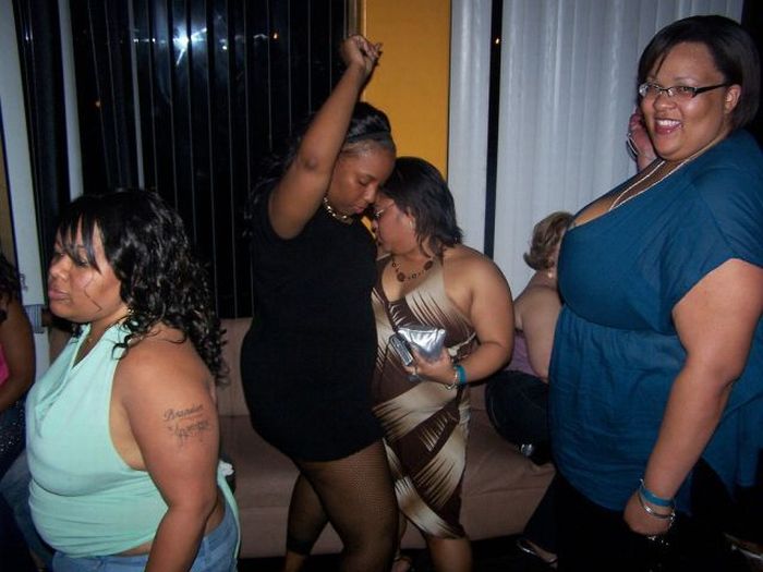 Night Clubs for Overweight People in California (20 pics)