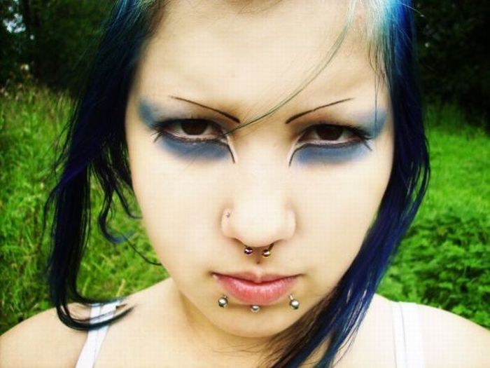 People Without Eyebrows (24 pics)