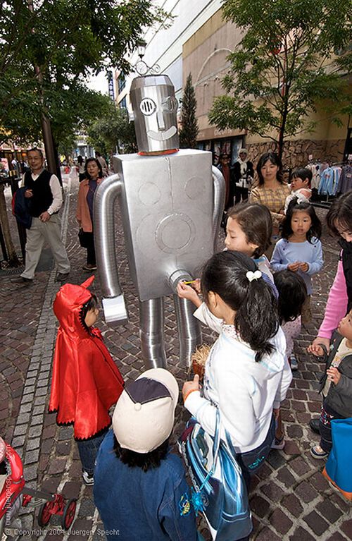 Pervert Robot From Japan (7 pics)