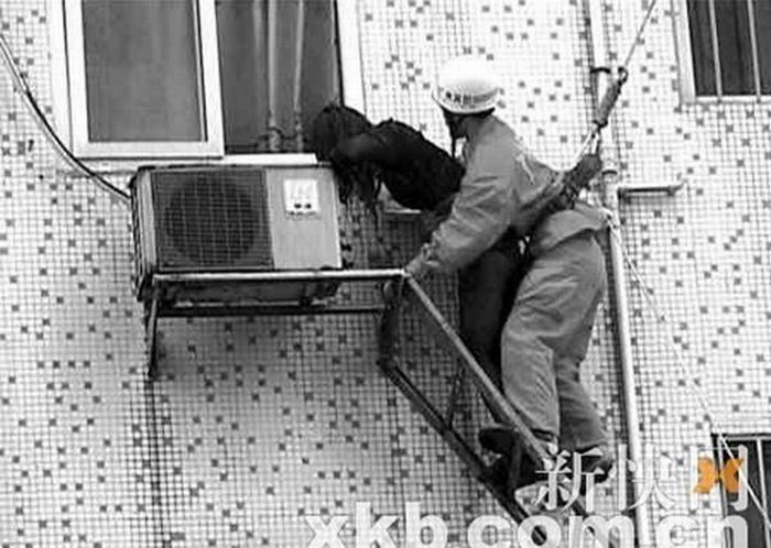 Suicide Girl Sitting on an Air Conditioner (8 pics)