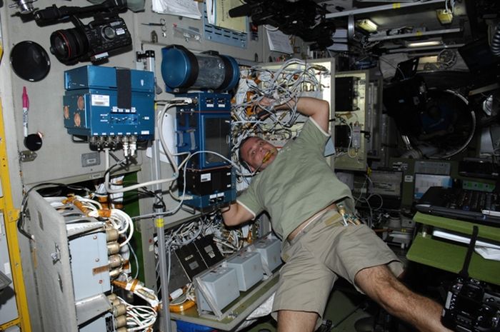 Blogging from Space (21 pics)