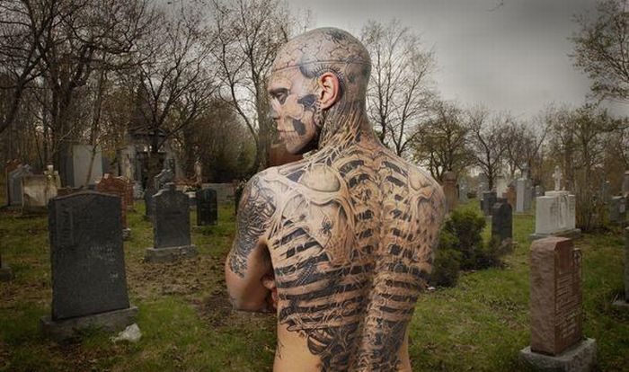 A Man who Loves Tattoos (23 pics)