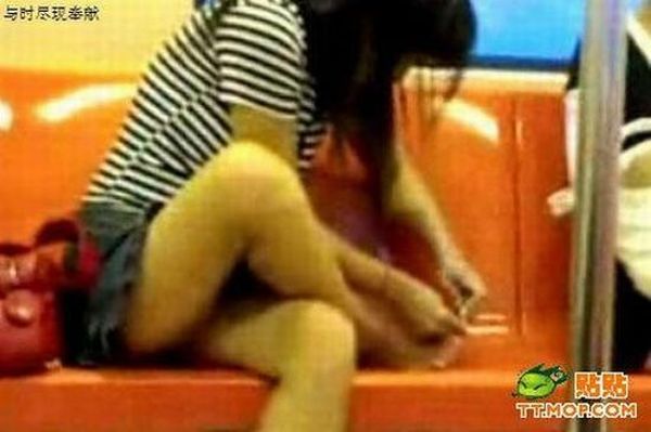 Girl Taking Care of Her Nails in Subway (7 pics)