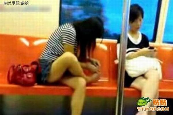 Girl Taking Care of Her Nails in Subway (7 pics)