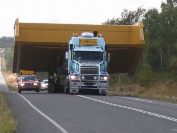 Now try to overtake this truck (4 pics)