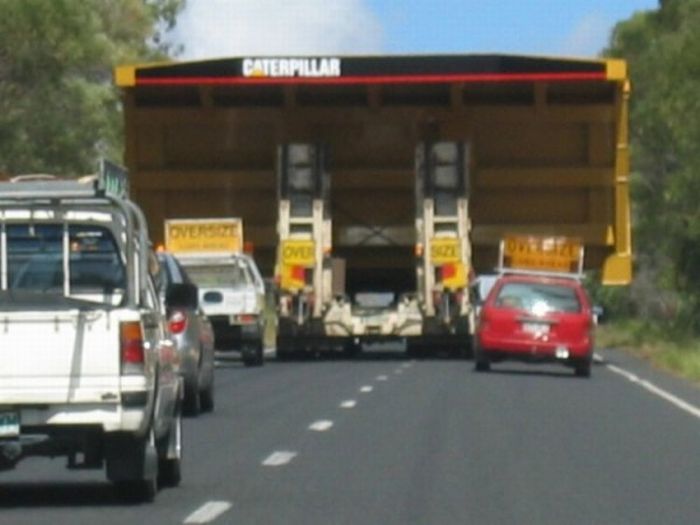 Now try to overtake this truck (4 pics)