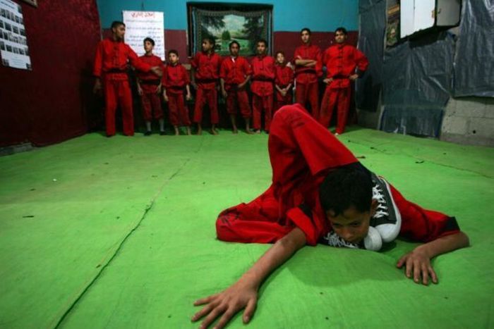 School of Martial Arts in Palestine (18 pics)
