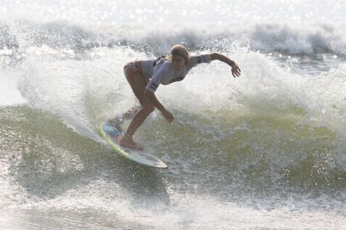 Sexy Girls Surfing (34 pics)
