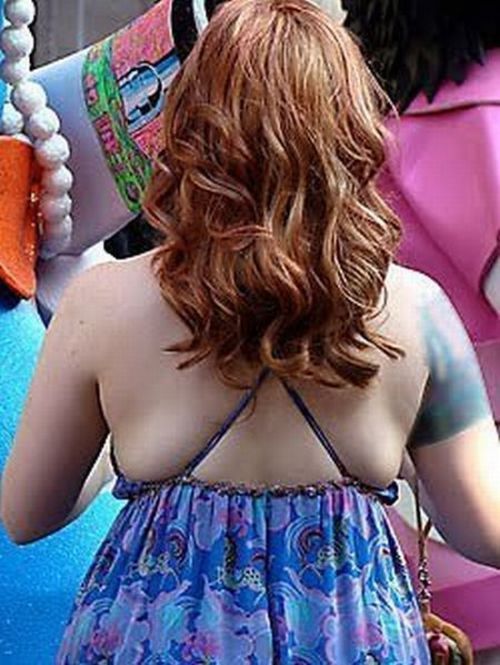 Titties on the Back (20 pics)