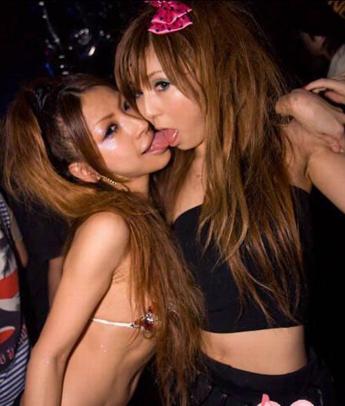 Sexy Girls in Chinese Night Clubs (30 pics)