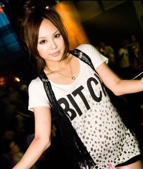 Sexy Girls in Chinese Night Clubs (30 pics)
