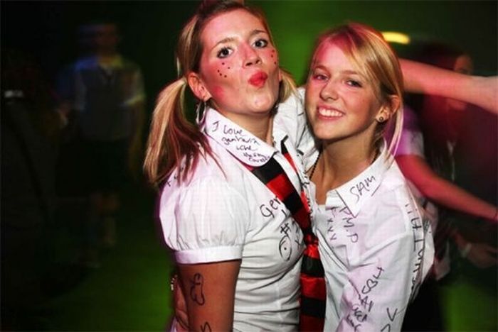 Dressed as Schoolgirls in Night Clubs (100 pics)