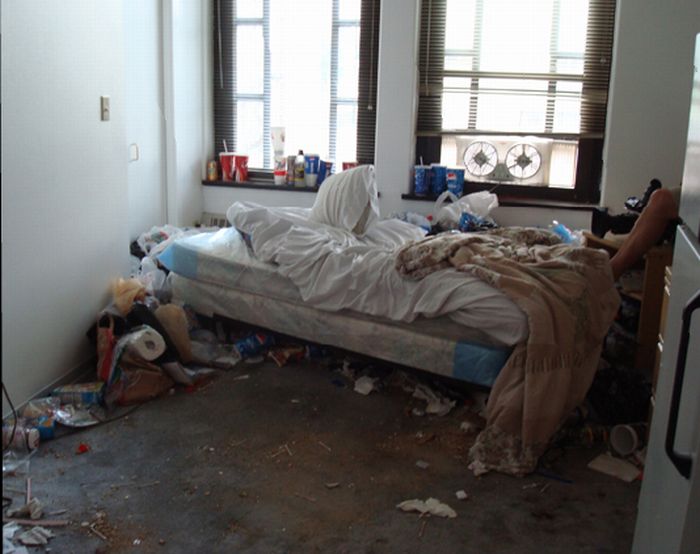 The Messiest Homes of the United States. (28 pics)