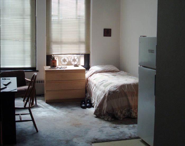The Messiest Homes of the United States. (28 pics)