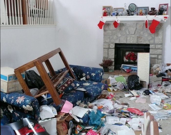 The Messiest Homes of the United States. (28 pics)