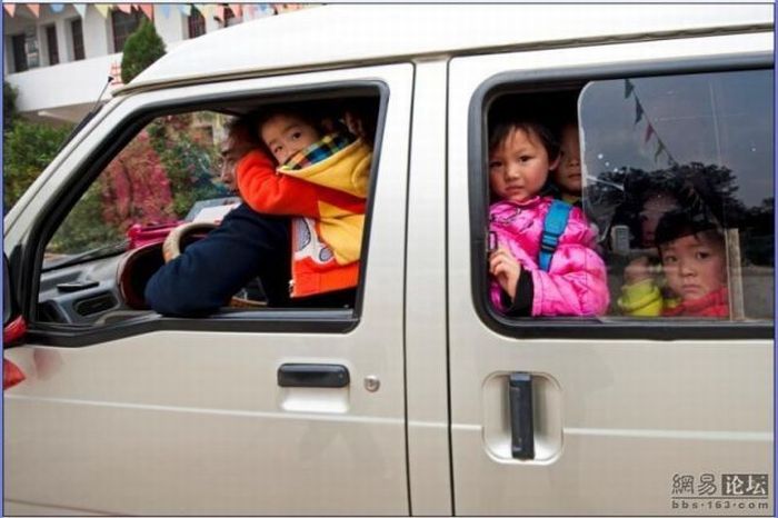 School Bus in China (6 pics)
