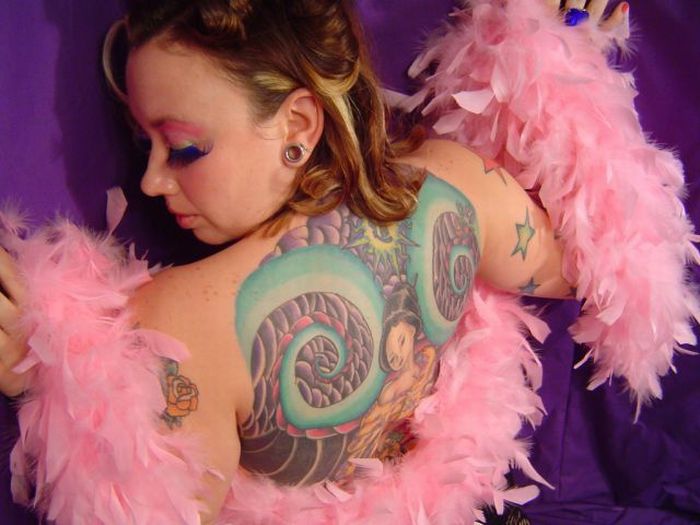 Girls with Tattoos (51 pics)