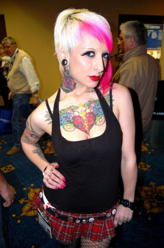 Girls with Tattoos (51 pics)