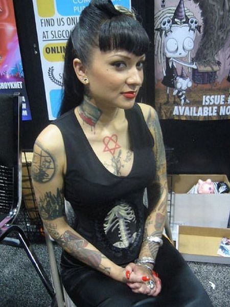 Girls with Tattoos (51 pics)