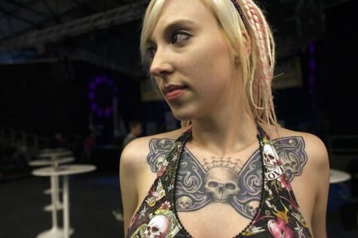 Girls with Tattoos (51 pics)