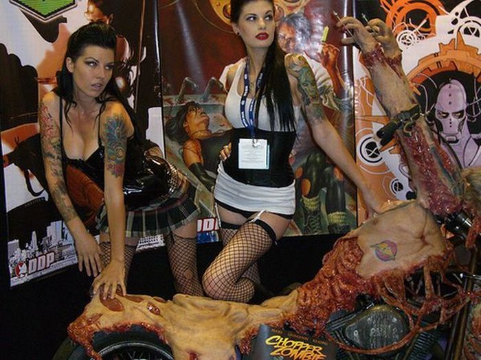 Girls with Tattoos (51 pics)