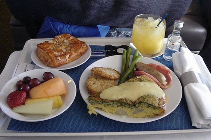 Meals Served in First Class (30 pics)