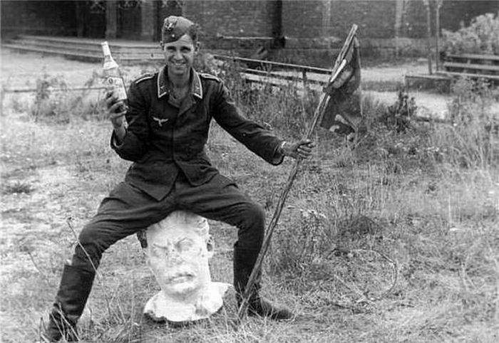 German Soldiers Have Fun During the WWII (24 pics)