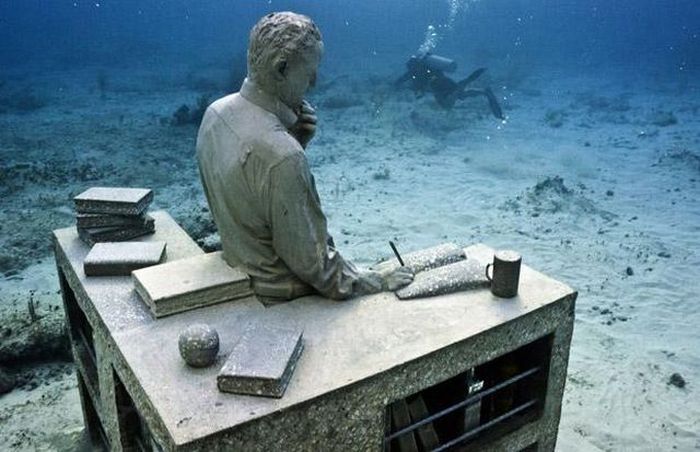 The Largest Underwater Museum (14 pics)